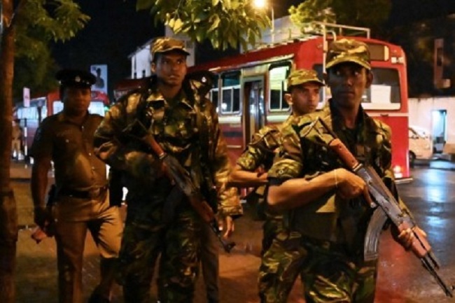 கிளிநொச்சி பகுதியில் கணவன் – மனைவி கிளைமோர் குண்டுடன் கைது!