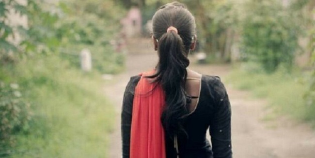 மூன்று மாதங்கள் கழித்து பாடசாலைக்கு வந்த மாணவிக்கு கொரோனா தொற்று…!