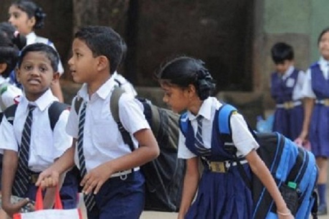 கண்டி மாவட்டத்தில்  42 பாடசாலைகள் மீண்டும் திறக்கப்பட்டன