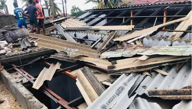 யாழ்.வல்வெட்டித்துறையை புரட்டிப் போட்ட புரேவி!