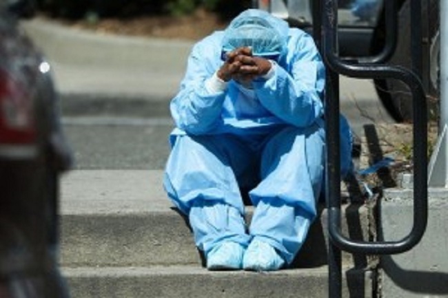 கொரோனா தொற்றிய வைத்தியருக்கு விருந்துபசாரம்!  65 பேருக்கு ஏற்பட்ட நிலை…