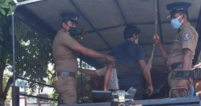 யாழில் விடுதி சுற்றிவளைப்பு: 4 பேர் கைது!