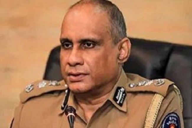 பொலிஸ் தலைமையகத்தில் பணியாற்றும் ஒருவருக்கு கொரோனா தொற்று உறுதி..! பொலிஸ்மா அதிபர் உட்பட பலர் தனிமைப்படுத்தப்பட்டுள்ளதாக தகவல்!