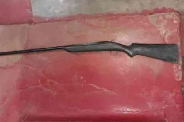 துப்பாக்கியுடன் முல்லைத்தீவில் சிக்கிய நபர்..!!