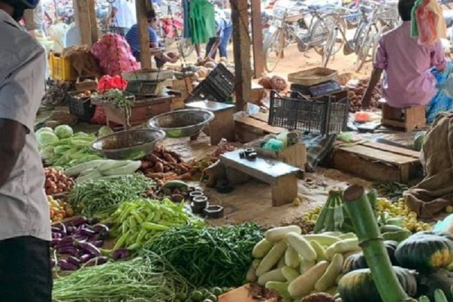 யாழ் உரும்பிராய் சந்தைக்கும் பூட்டு!