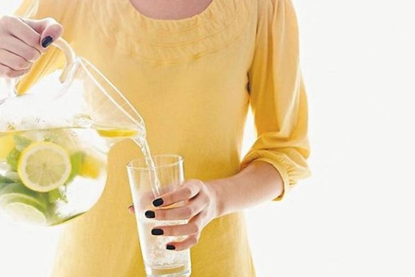 எலுமிச்சை கலந்த நீர் குடித்தால் உடம்பில் என்ன மாற்றம் நடக்கும் தெரியுமா?