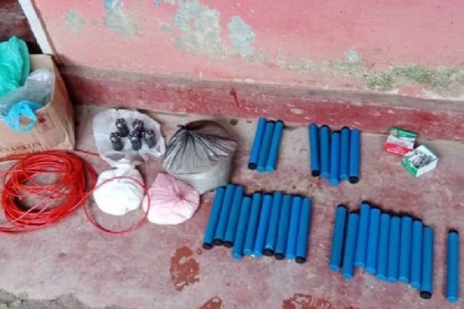 மாவனெல்ல பகுதியில் அபாயகரமான பொருளை கொள்ளையிட்ட சந்தேக நபர்கள் மூவர் கைது!!!