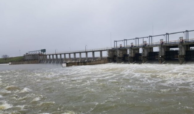 இரணைமடு குளத்தின் அனைத்து வான் கதவுகளும் திறக்கப்பட்டன:  மக்களிற்கு எச்சரிக்கை!