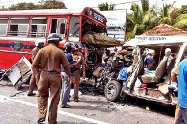இலங்கையில் ஒரேநாளில் ஏற்பட்ட அதிகளவான வாகன விபத்துக்கள்