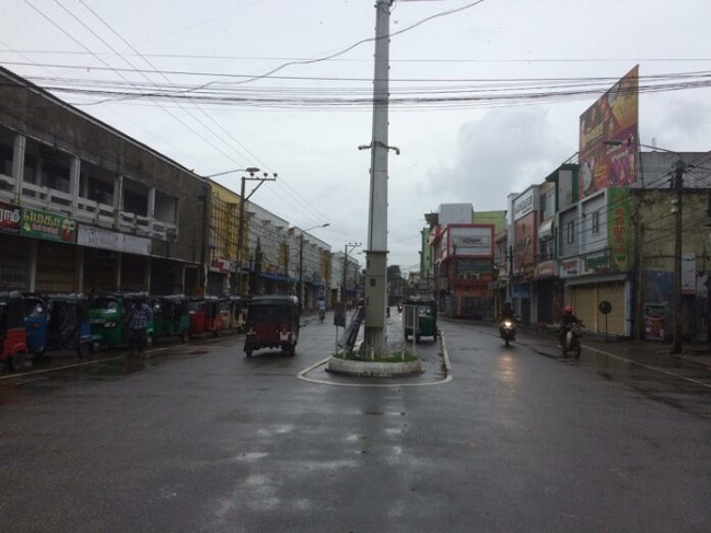 யாழில் முற்றாக முடங்கியது!