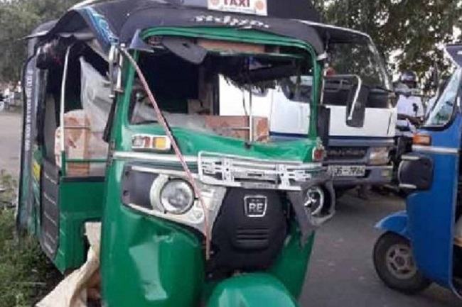 மட்டக்களப்பில் கோர விபத்து: மூன்று பேர் படுகாயம்.