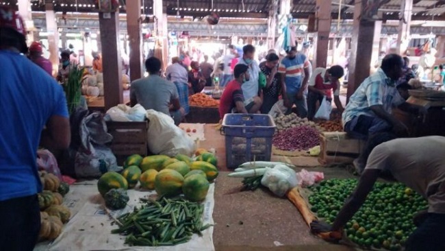 யாழ்ப்பாணத்தில் அடுத்த அபாயம்: அச்சுவேலி சந்தைக்குள் கொரோனா…