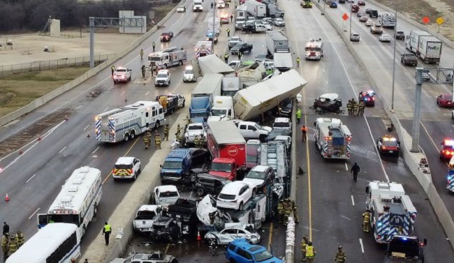 அமெரிக்காவில் ஏற்பட்ட பயங்கர வாகன விபத்து! வெளியான வீடியோ!