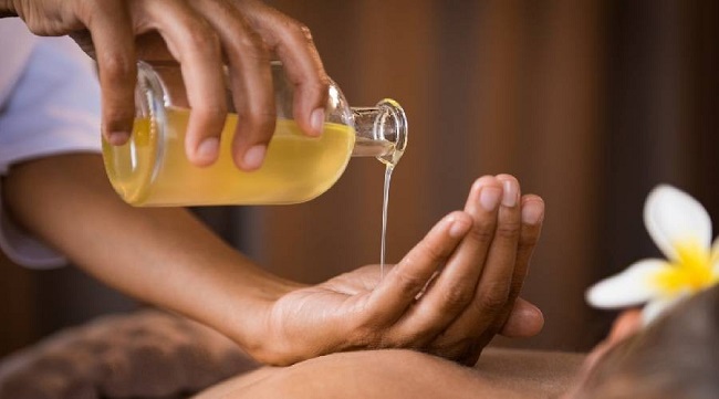 யாழ்ப்பாணத்தில் மசாஜ் செய்ய சென்ற தமிழ் அரசியல் பிரமுகரை திருப்பி அனுப்பிய பெண் அதிகாரி!