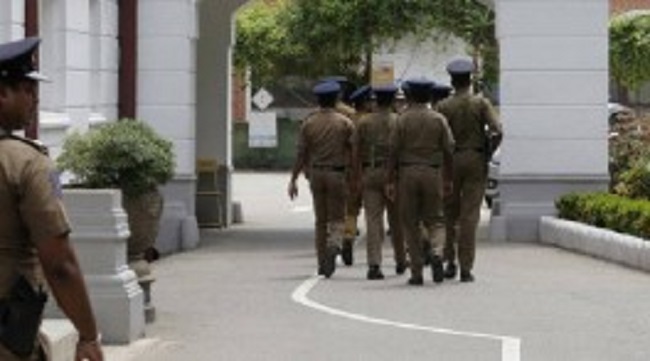 கஞ்சா பொதிகளுடன் நடமாடிய இளைஞர்கள் கைது