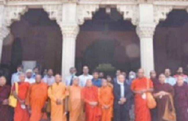 திடீரென பாகிஸ்தானுக்கு படையெடுத்த இலங்கையின் மூத்த பெளத்த பிக்குகள்…. வெளியான தகவல்!