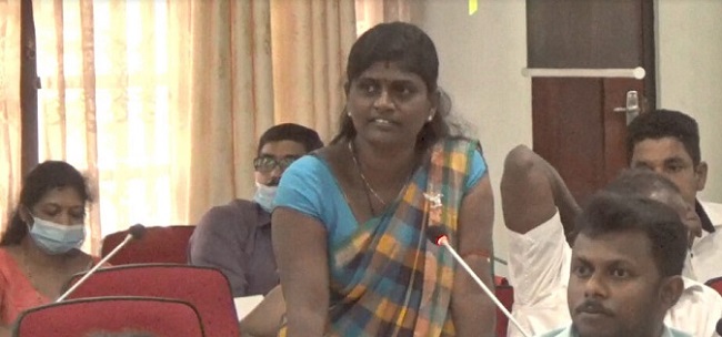 மத்திய அரசின் விடயங்களை பிரதேச சபைகளில் பேசி நேரத்தை வீணடிக்காதீர்கள்