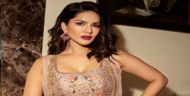 தமிழ்ப் படத்தில் கதாநாயகியாக நடிக்கும் சன்னி லியோன்!