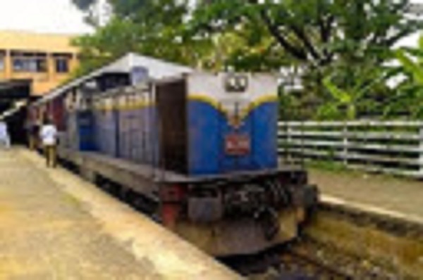 பதுளையில் தடம் புரண்டது ரயில்!