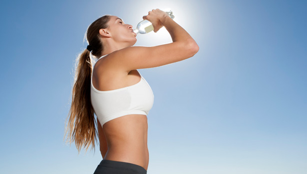 கோடை காலத்தில் எவ்வளவு தண்ணீர் குடிக்க வேண்டும்