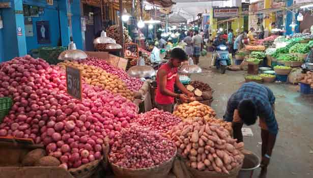 கோயம்பேடு மார்க்கெட் வெறிச்சோடியது- வியாபாரிகள் கவலை