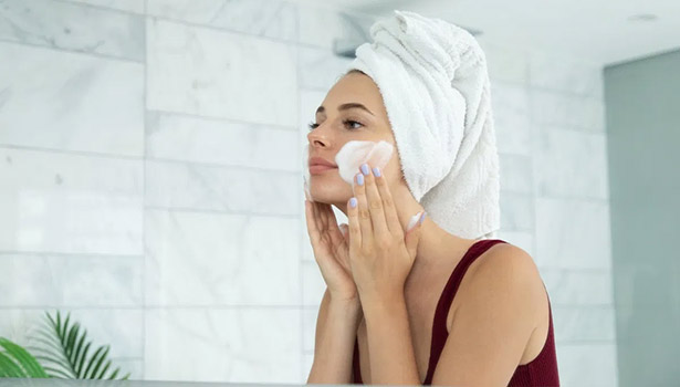 மாய்ஸ்சுரைசர் அதிகம் பயன்படுத்தினால் இந்த பிரச்சனைகள் வரலாம்