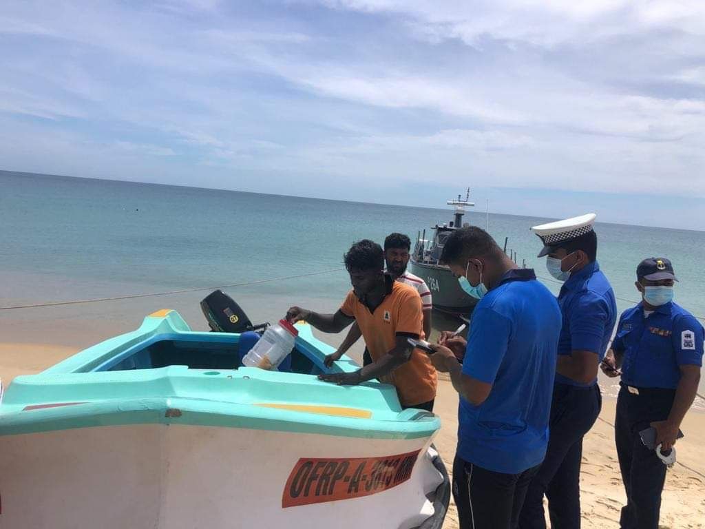 வடமராட்சி கடலில் சட்டவிரோதமாக கடலட்டை பிடித்த 11 பேர் கைது!