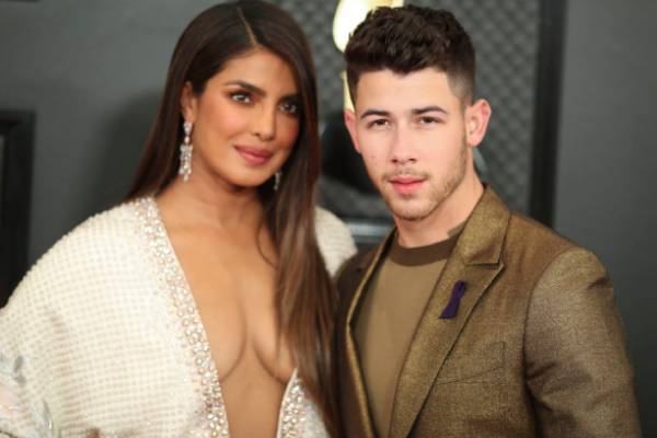 பிரியங்கா சோப்ராவுடன் உறவு கொள்ளும்போது இதை செய்வேன்.. கணவரின் அதிர்ச்சியான ஓபன் டாக்!