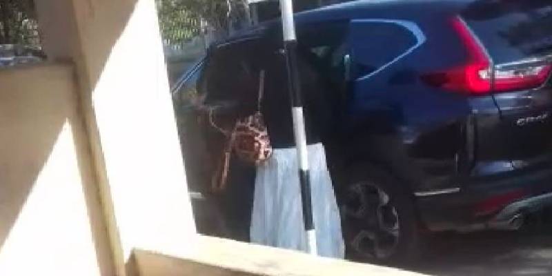 தமிழர் பகுதியில் தகாத முறையில் நடந்து கொண்டுள்ள பிரதேச செயலாளர்! கையும் களவுமாக சிக்கினார்