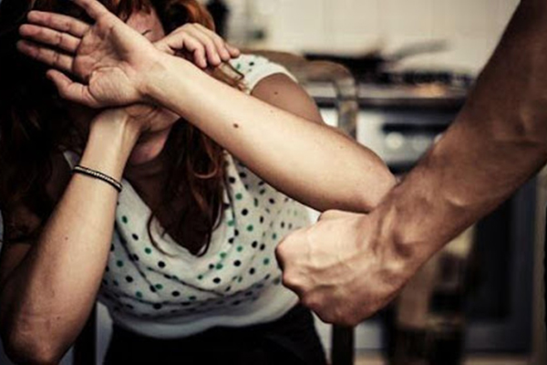 பெருந்தோட்டங்களில் அதிகரித்த “வீட்டு வன்முறை” – சாதாரணமாக கடந்து செல்வது ஏன்?