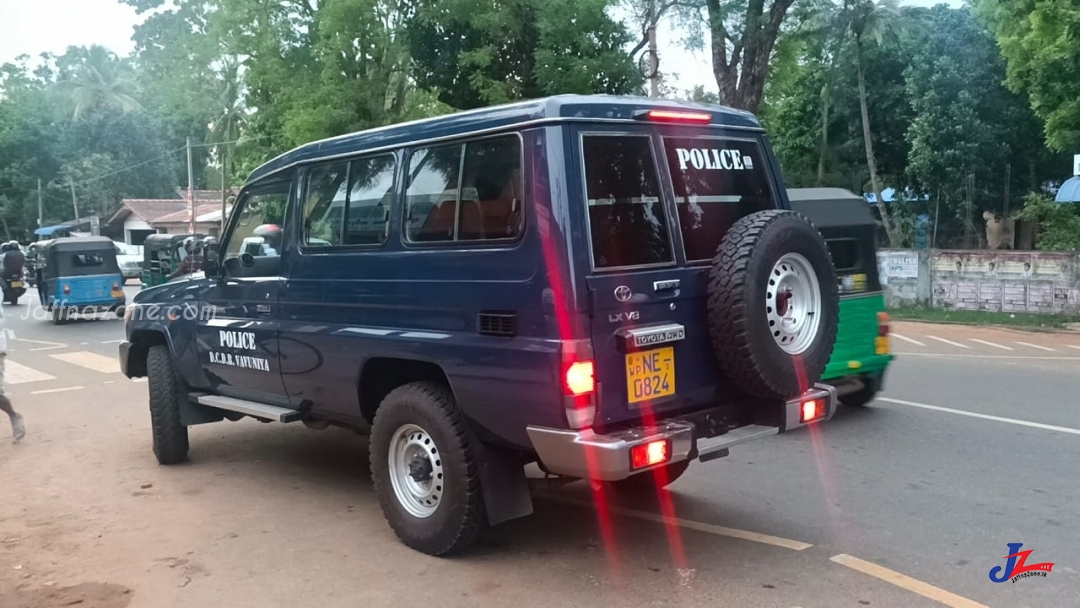 6 மணிக்கு பின்னரும் மதுபானசாலை முன் வரிசையில் நின்றவர்களை விரட்டியடித்த இராணுவம்!