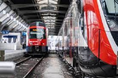 பாய்ந்து வந்த ரயில்… பெண்ணை சட்டென்று தள்ளிவிட்ட நபர்: சுவிஸில் பகீர் கிளப்பிய சம்பவம்