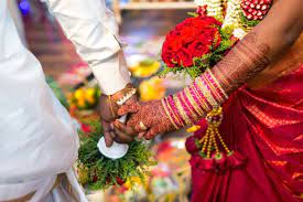 வெளிநாட்டு மோகத்தால் யாழில் மகளின் வாழ்க்கையை சீரழித்த தாயார்!