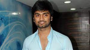 கொரோனா பாதிக்கப்பட்ட நடிகர் அதர்வாவின் நிலை என்ன? தீயாய் பரவும் பதிவு