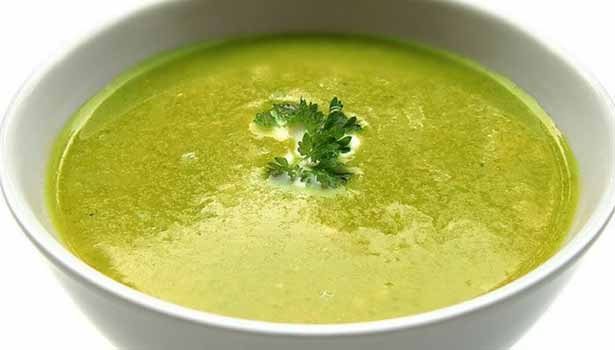 கறிவேப்பிலை காம்பை தூக்கி போடாதீங்க… அதுல சூப் செய்யலாம்…