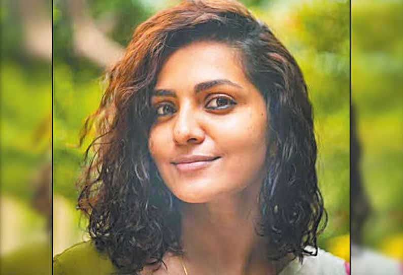 பாலியல் குற்றவாளிக்கு ஆதரவா? மன்னிப்பு கேட்ட நடிகை பார்வதி