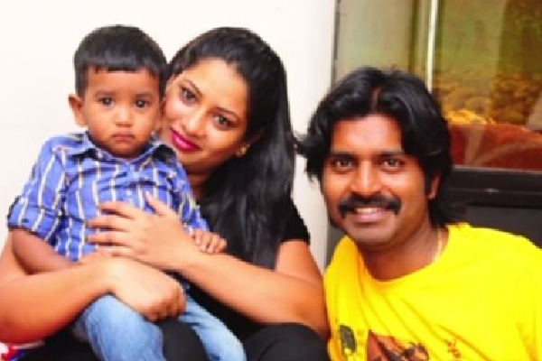 விஜய் டிவி தொகுப்பாளர் மாகாபா ஆனந்த் தனது மனைவியுடன் எடுத்துக்கொண்ட சமீபத்திய புகைப்படம்