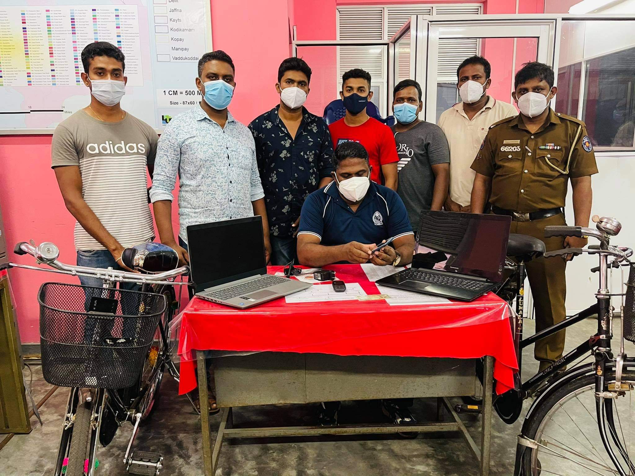 யாழ்ப்பாணத்தில் வீடு உடைத்து கொள்ளையிட்ட 2 பேர் கைது