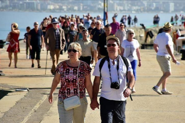 இலங்கையில் தங்கியுள்ள வெளிநாட்டவர்களுக்கு முன்னணி ஹோட்டல்களில் மதுபானம் விற்க அனுமதி!