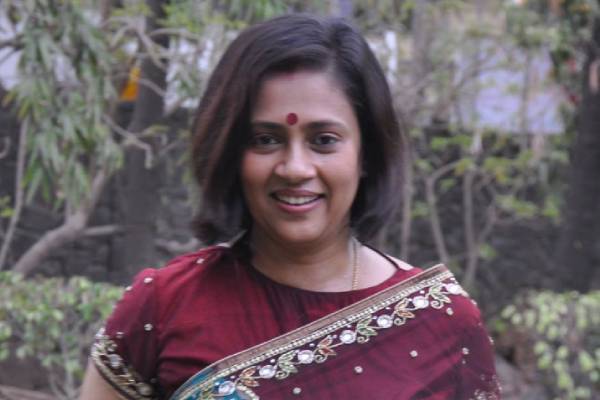 நடிகை லட்சுமி ராமகிருஷ்ணனா இது?- உடல் எடை மிகவும் குறைத்து எப்படி உள்ளார் பாருங்களேன்