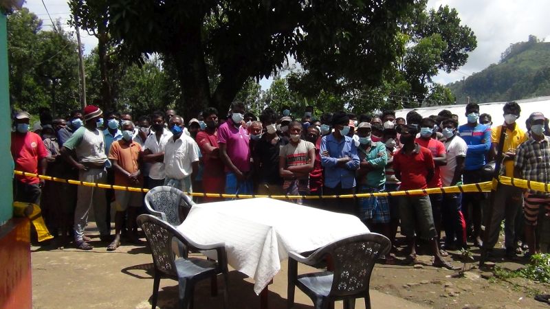 இரண்டு பிள்ளைகளின் தாய் கூரிய ஆயுதத்தால் தாக்கப்பட்டு கொலை