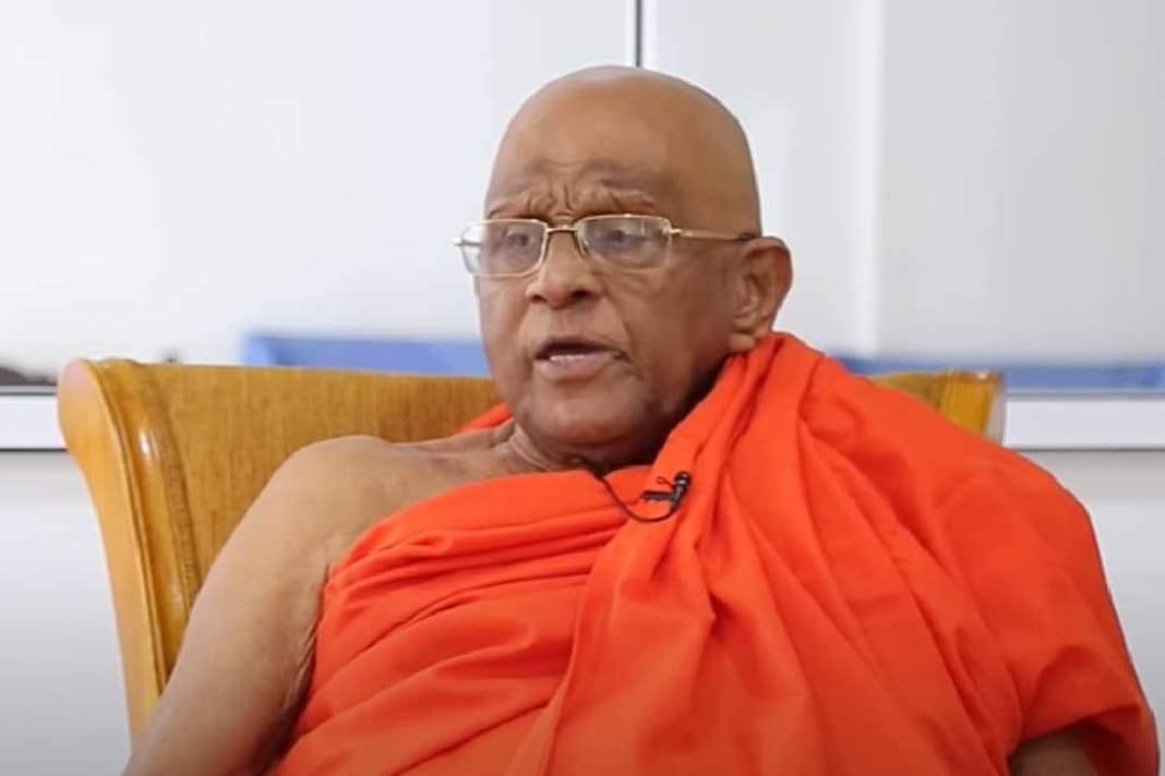 இலங்கையை கடவுள் தான் காப்பாற்ற வேண்டும்! கையை விரித்த தேரர்