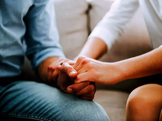 நட்பாக பழகியவரிடம் பெருந்தொகையை முறைகேடு செய்த பெண்