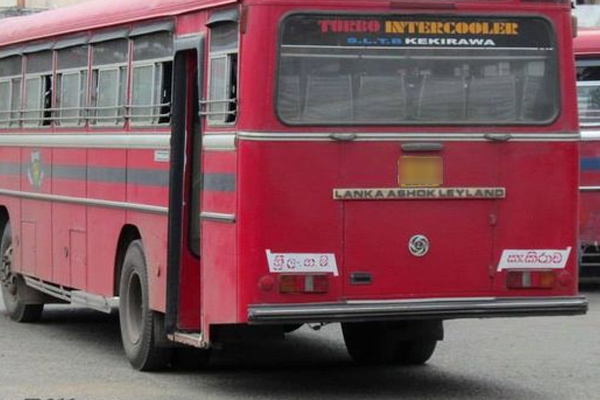 வடக்கிலிருந்து கொழும்பு வந்த மக்கள் பேருந்தை திரும்பி அனுப்பிய அதிகாரிகள்