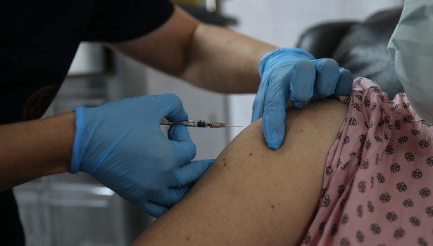 இந்தியாவில் மட்டும் 54.58 கோடி கொரோனா தடுப்பூசி செலுத்தப்பட்டுள்ளது!