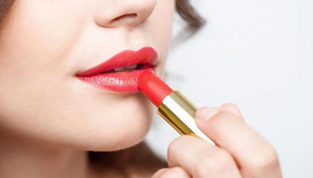 லிப்ஸ்டிக் ஏற்படுத்தும் தீங்குகள்