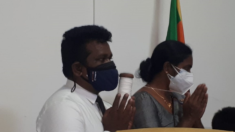 வவுனியா மாவட்ட அரசாங்க அதிபராக  பீ.ஏ.சரத்சந்திர பதவி ஏற்றுக்கொண்டார்