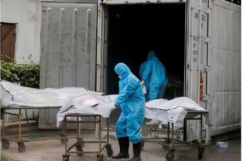 யாழ் போதனாவைத்தியசாலையில் சிகிச்சை பெற்று வந்த ,மருத்துவர் உட்பட  மேலும் மூவர் கொரோனாத் தொற்றால் நேற்று உயிரிழந்துள்ளனர்.