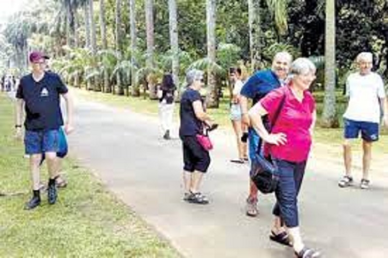 ரஸ்ய நாட்டு சுற்றுலாப் பயணிகள் இலங்கையில்