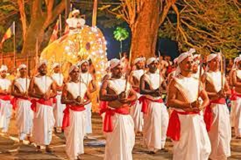 கண்டி, எசல பெரஹரா நடனக்குழுவில் பங்கேற்ற 45  கொரோனா!